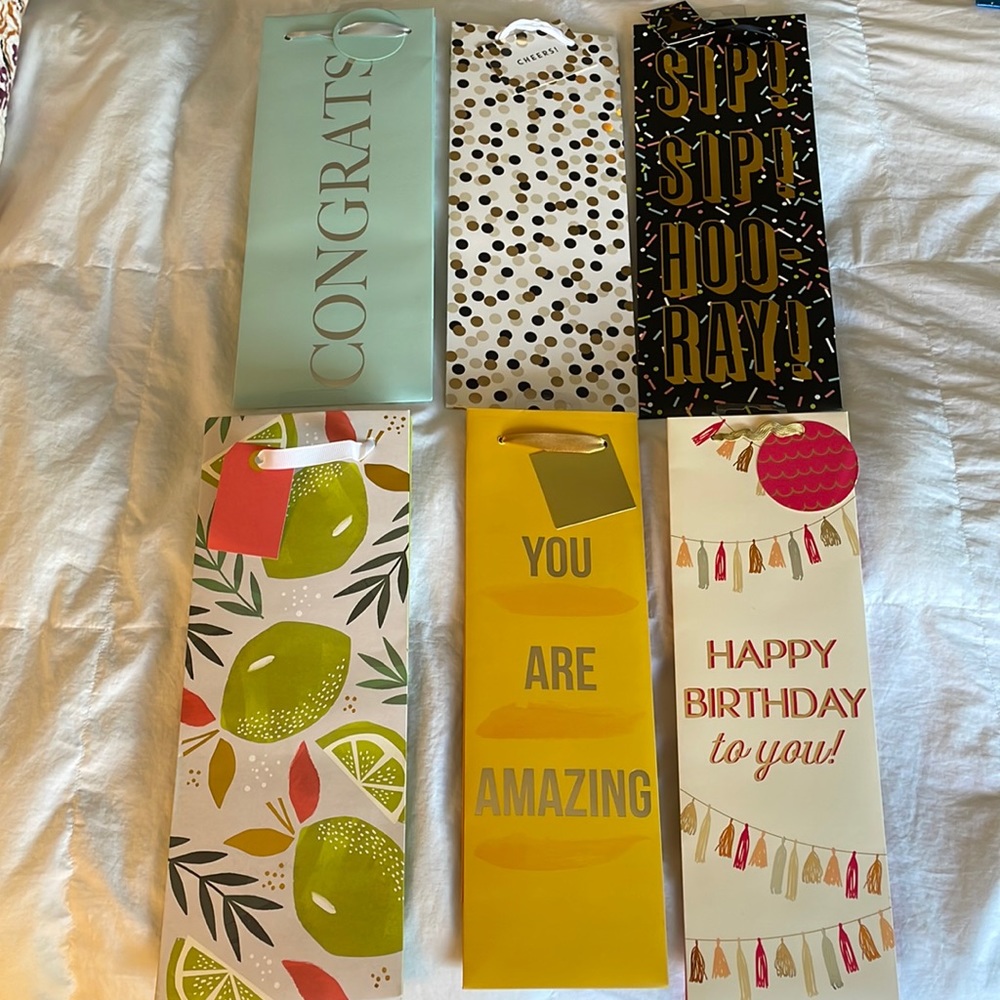 Set of 6 NEW bottle bags by Cakewalk for wine or liquor - celebratory themes